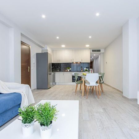 Central Apartment 2A 50M Beach Roses Bagian luar foto