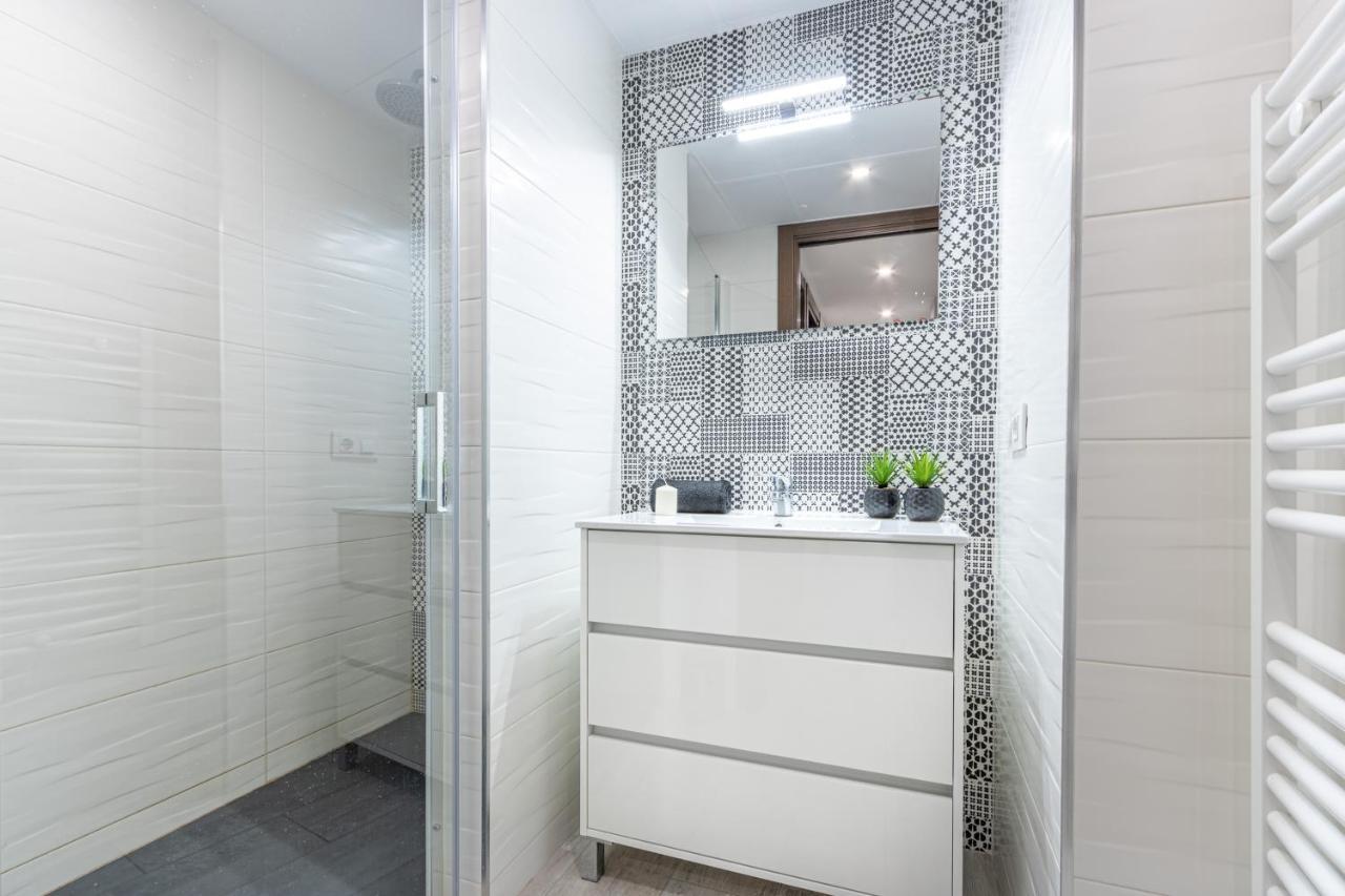 Central Apartment 2A 50M Beach Roses Bagian luar foto